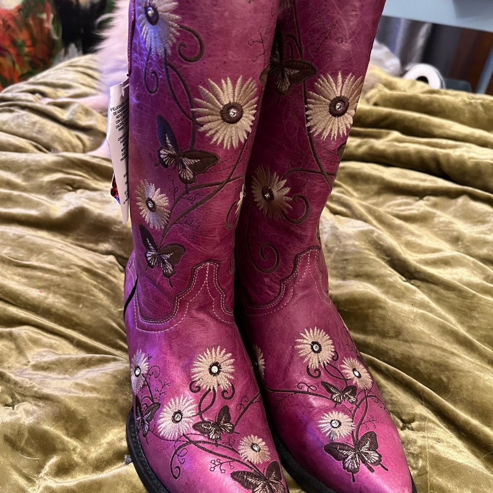 Women’s Cowboy Pro Boots size 8 brand new